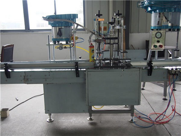 24 হেড বোতল টয়লেট জল ভর্তি মেশিন