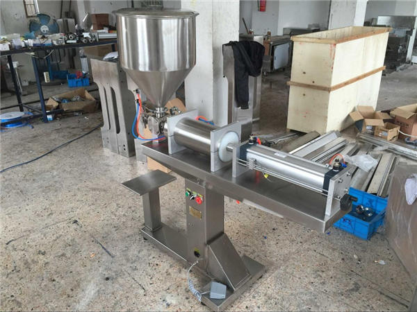 আধা-স্বয়ংক্রিয় একক-মাথা মধু ফিলিং মেশিন