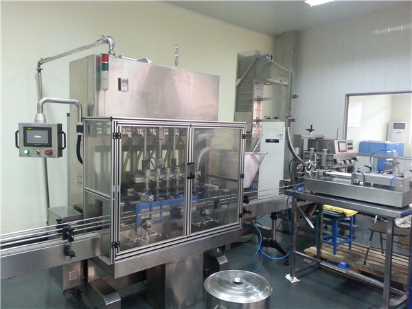 6-হেড স্বয়ংক্রিয় মোটর তেল ভর্তি মেশিন